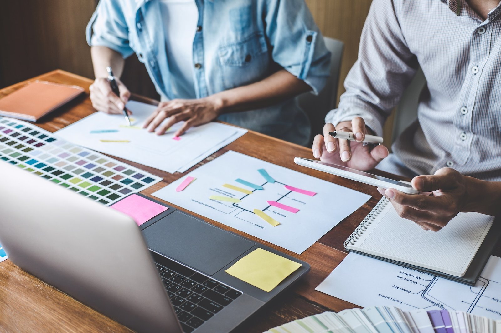 Team of Creative Web/Graphic Designer planning